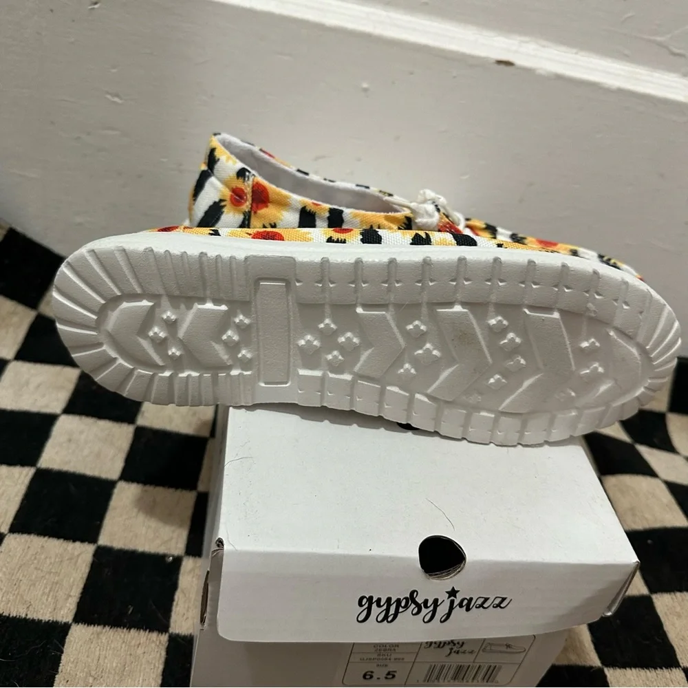 Gypsy Jazz‎ Sunflower Canvas Loafers